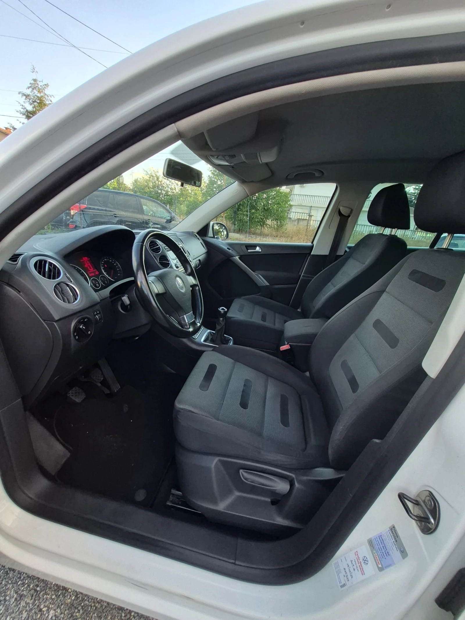 VW Tiguan 2.0 TDI 4x4, снимка 8 - Автомобили и джипове - 55225525