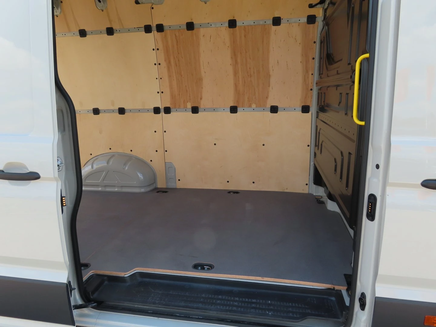 VW Crafter 35 Kasten M 11.3 m3 TDI  | Mobile.bg   9