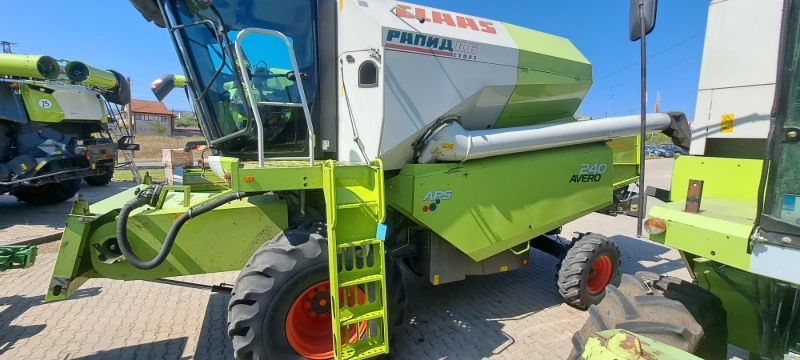 Комбайн Claas Avero 240, снимка 1 - Селскостопанска техника - 46856046