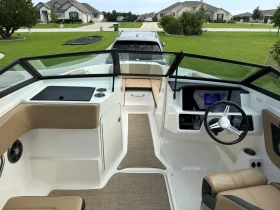 Моторна яхта Sea Ray 210 spx, снимка 4 - Воден транспорт - 52841116