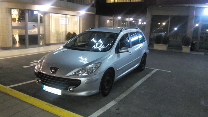 Peugeot 307, снимка 1 - Автомобили и джипове - 48452769