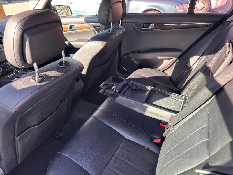 Mercedes-Benz C 220, снимка 3 - Автомобили и джипове - 52412394