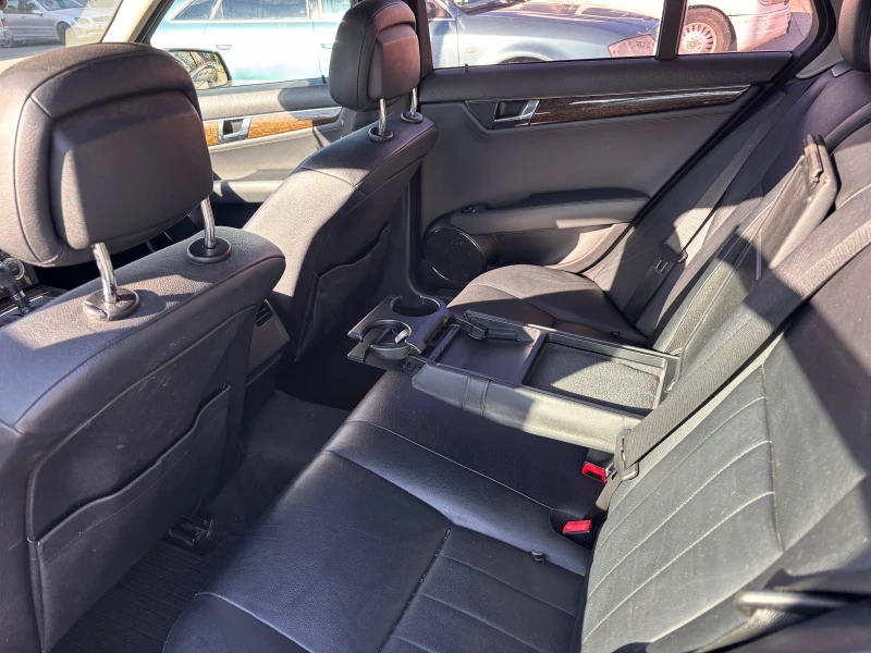 Mercedes-Benz C 220, снимка 4 - Автомобили и джипове - 52412394