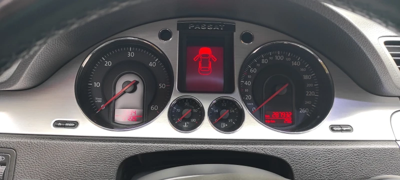 VW Passat 2.0 TDI, снимка 9 - Автомобили и джипове - 52777194