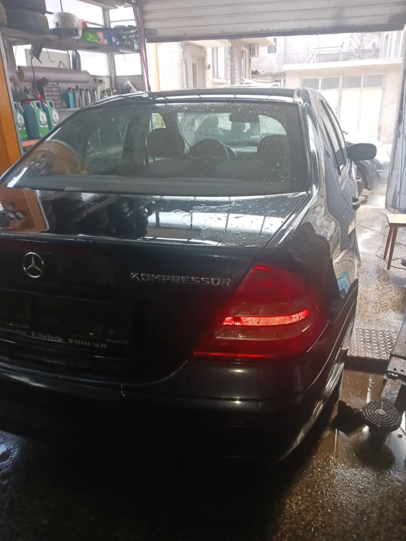 Mercedes-Benz C 180 Kompresor, снимка 6 - Автомобили и джипове - 53510994
