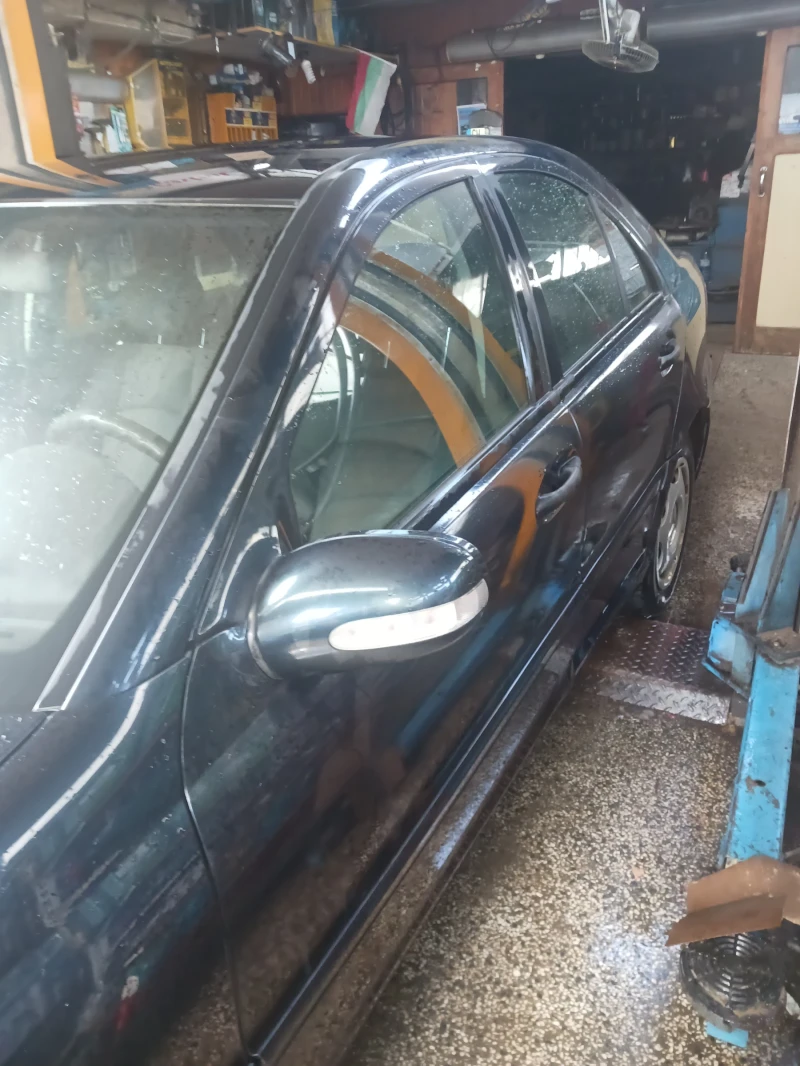 Mercedes-Benz C 180 Kompresor, снимка 3 - Автомобили и джипове - 53510994