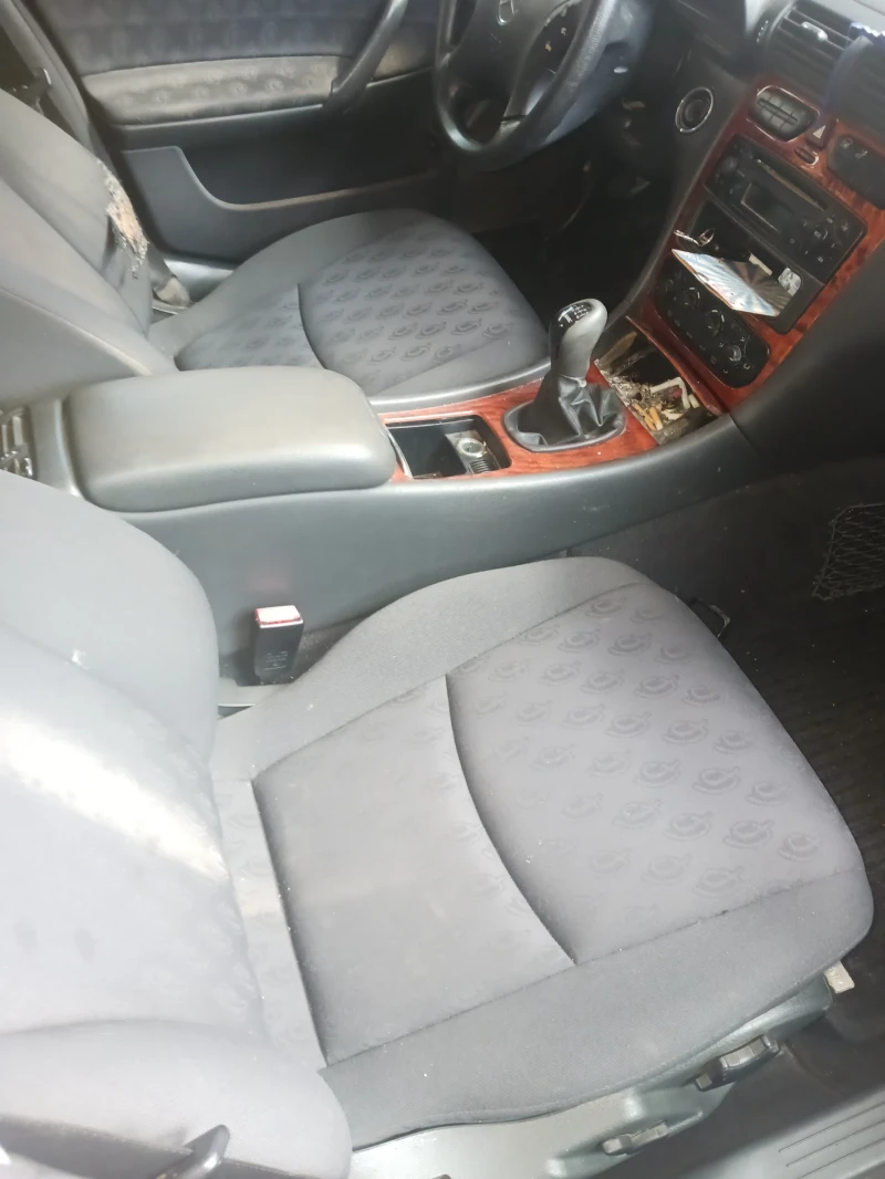 Mercedes-Benz C 180 Kompresor, снимка 7 - Автомобили и джипове - 53510994