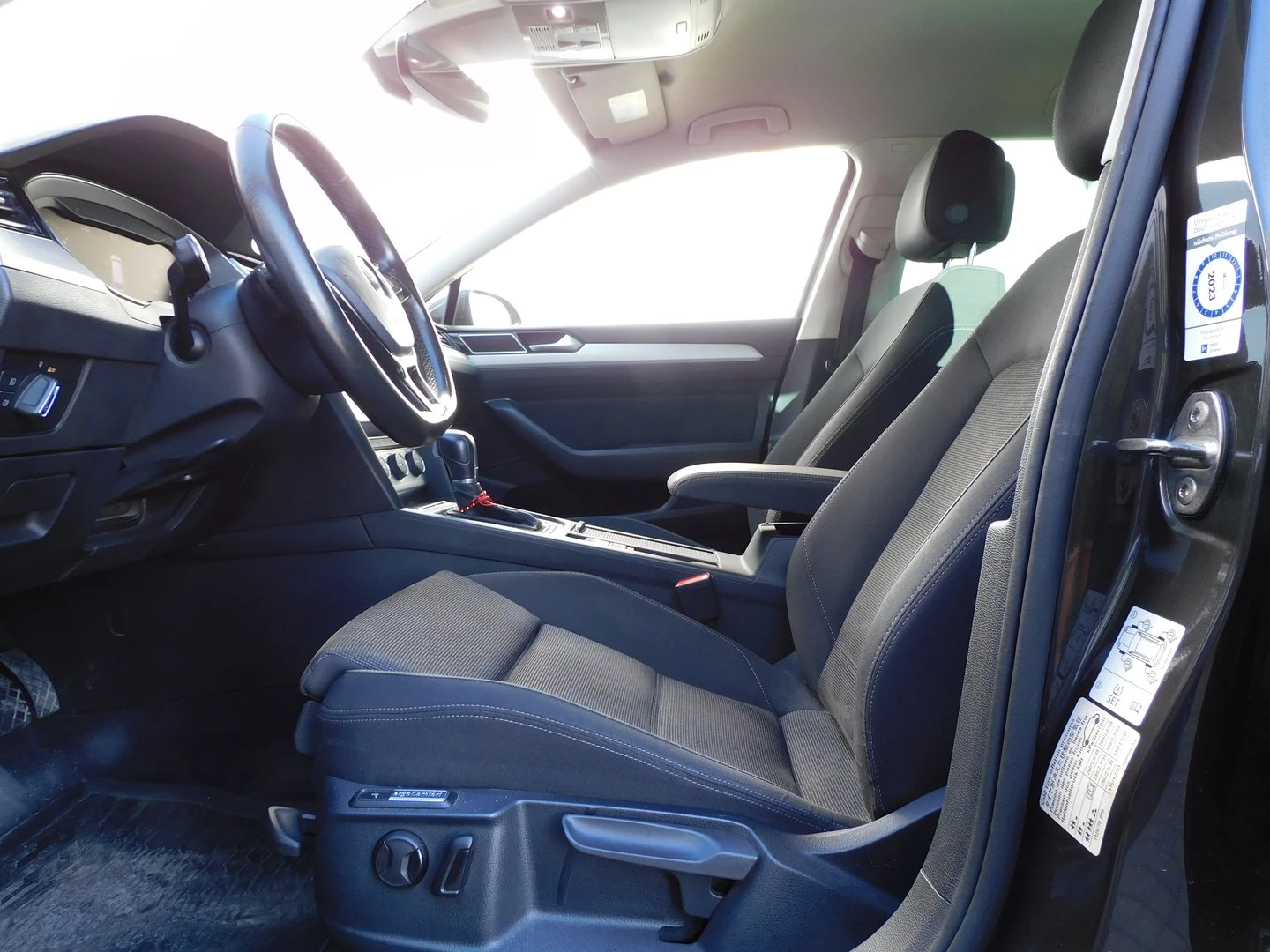 VW Passat Comfortline 2.0TDI BMT - изображение 6