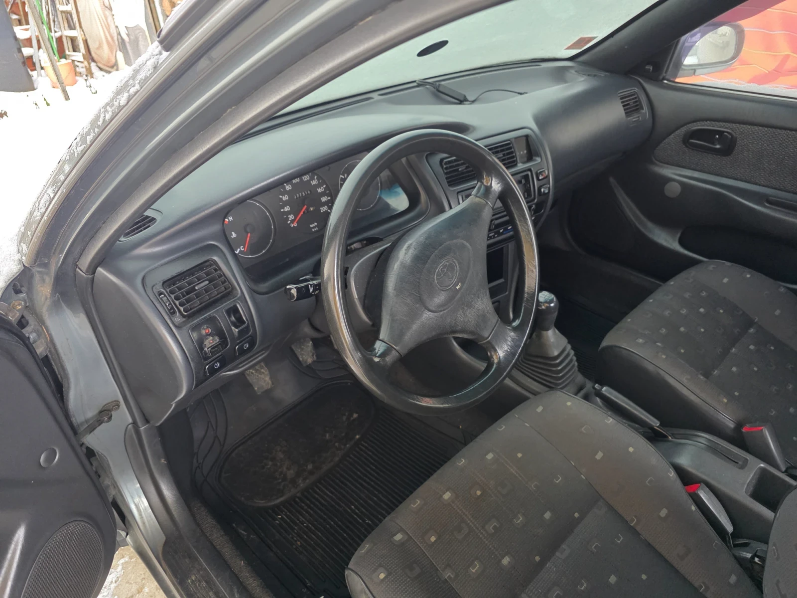 Toyota Corolla Седан, снимка 4 - Автомобили и джипове - 53277392