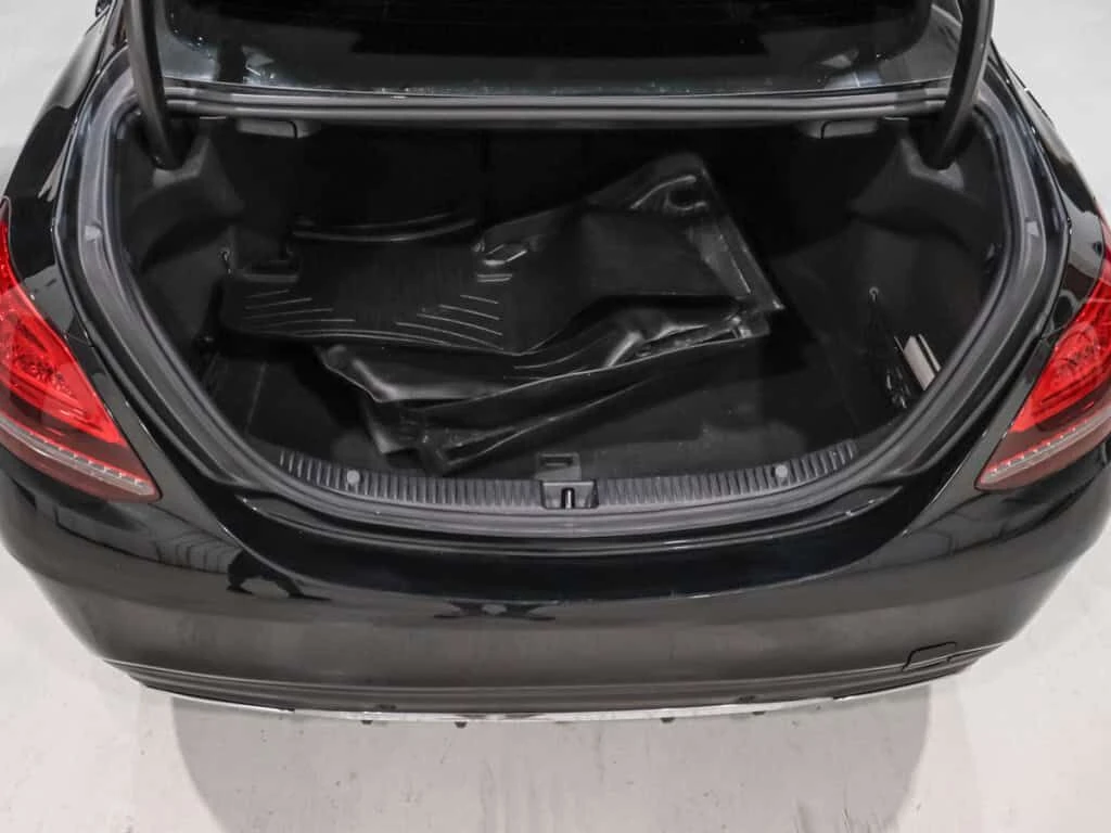 Mercedes-Benz C 300 * C300 / Premium Pkg / Sport Pkg / Apple CarPlay /, снимка 15 - Автомобили и джипове - 53748202