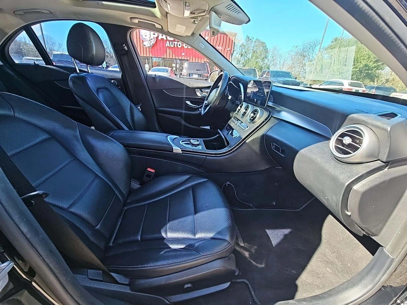 Mercedes-Benz C 300 4MATIC, снимка 8 - Автомобили и джипове - 53759172