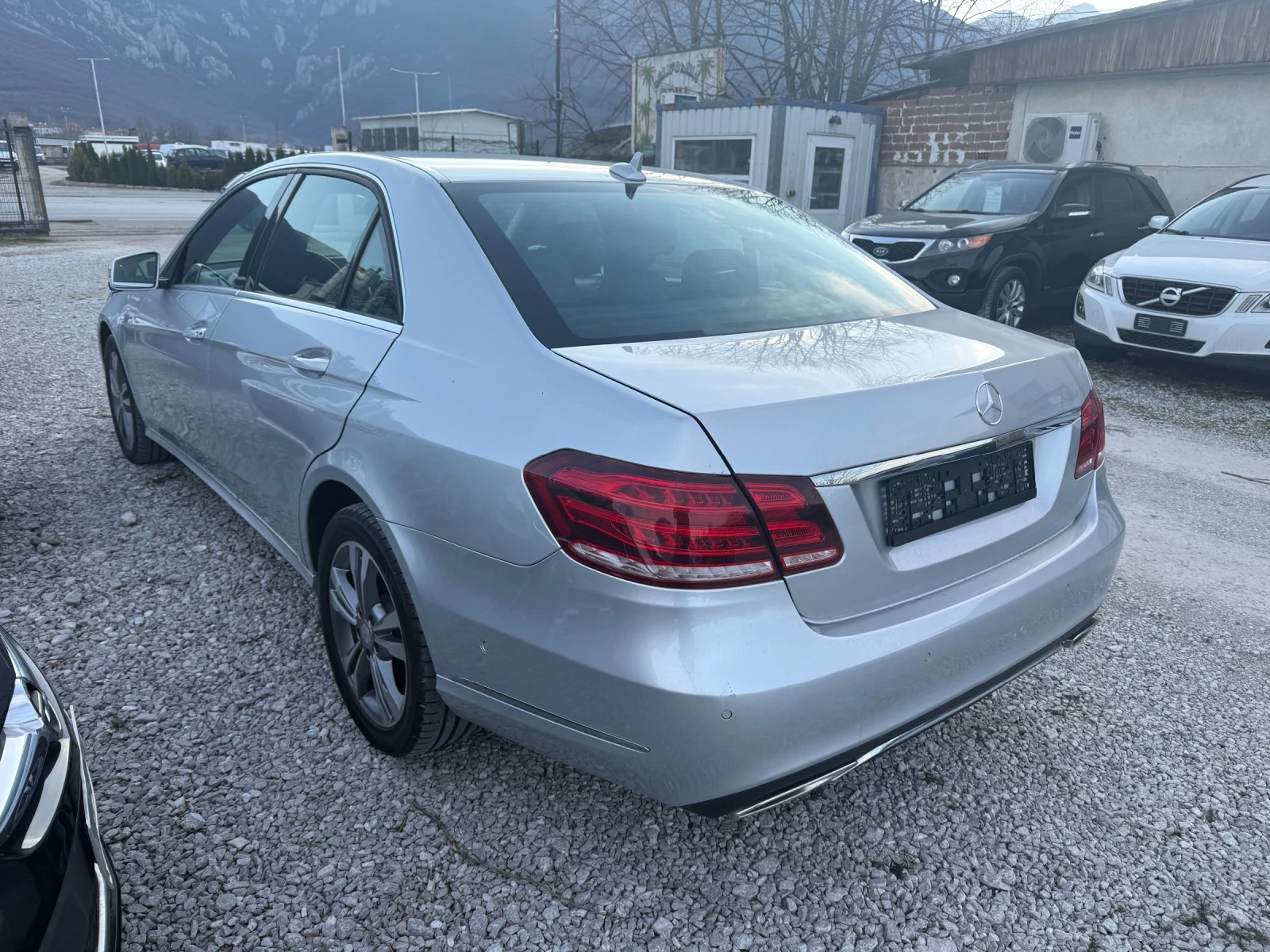 Mercedes-Benz E 220 CDI 4Matic, снимка 4 - Автомобили и джипове - 53923887
