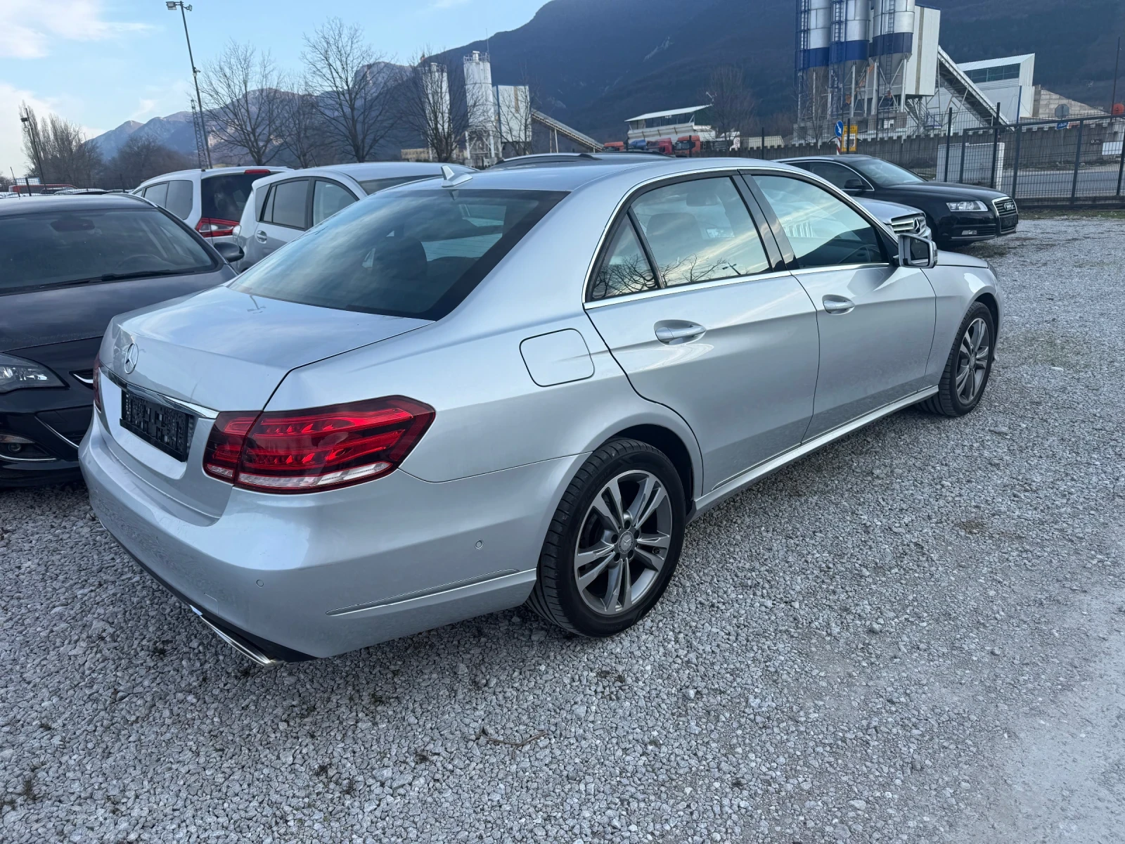 Mercedes-Benz E 220 CDI 4Matic, снимка 6 - Автомобили и джипове - 53923887