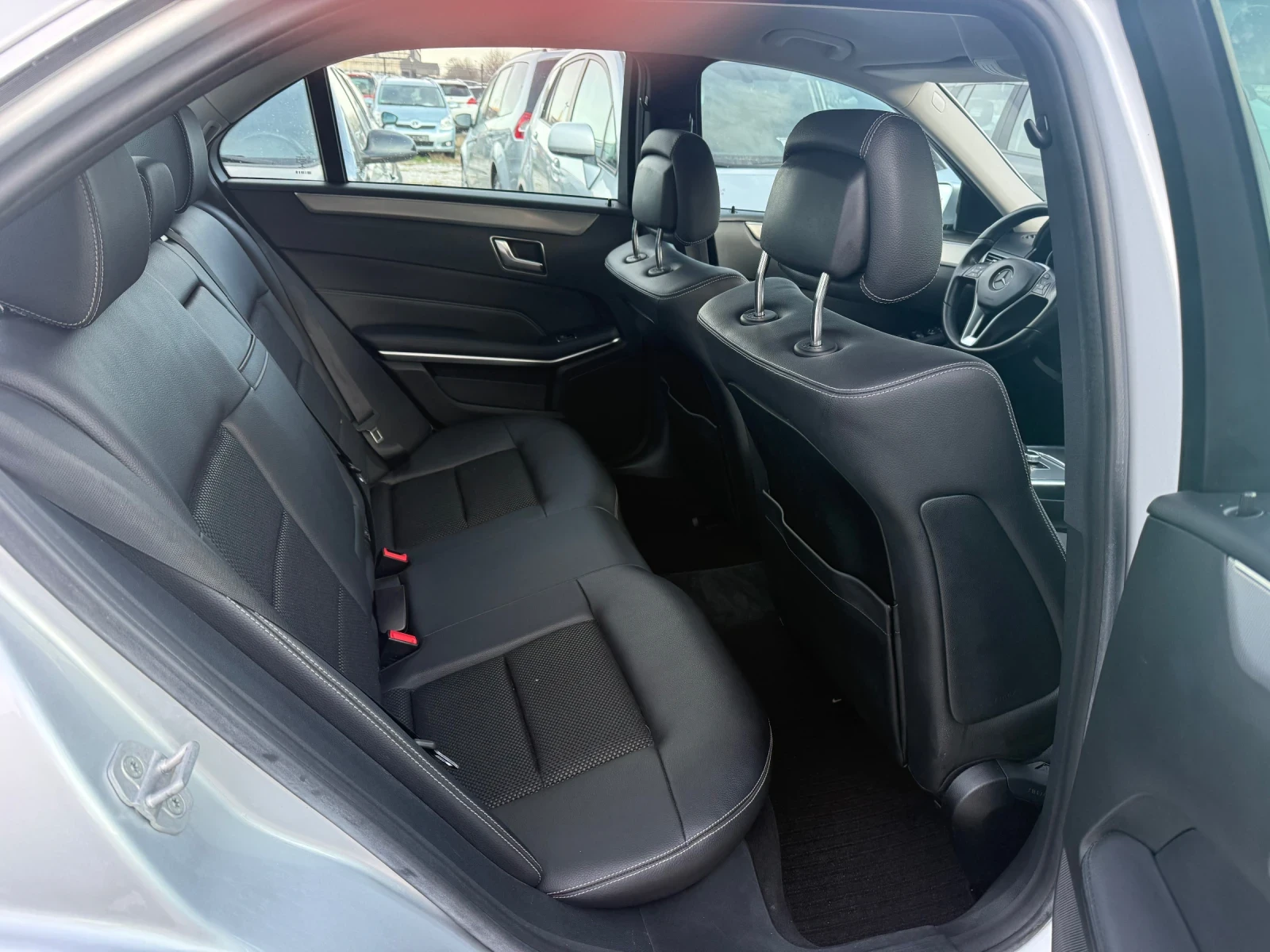 Mercedes-Benz E 220 CDI 4Matic, снимка 12 - Автомобили и джипове - 53923887