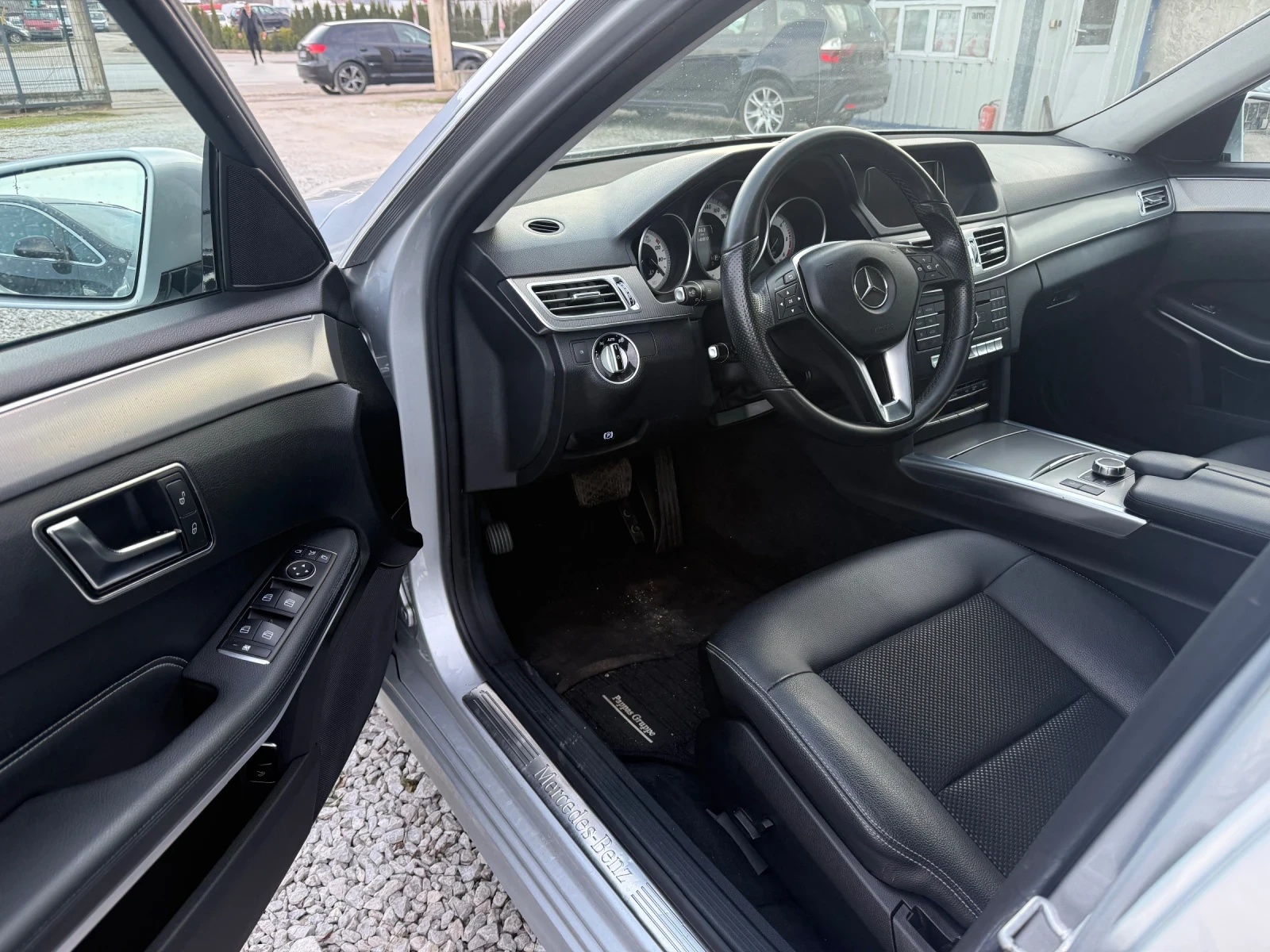 Mercedes-Benz E 220 CDI 4Matic, снимка 10 - Автомобили и джипове - 53923887