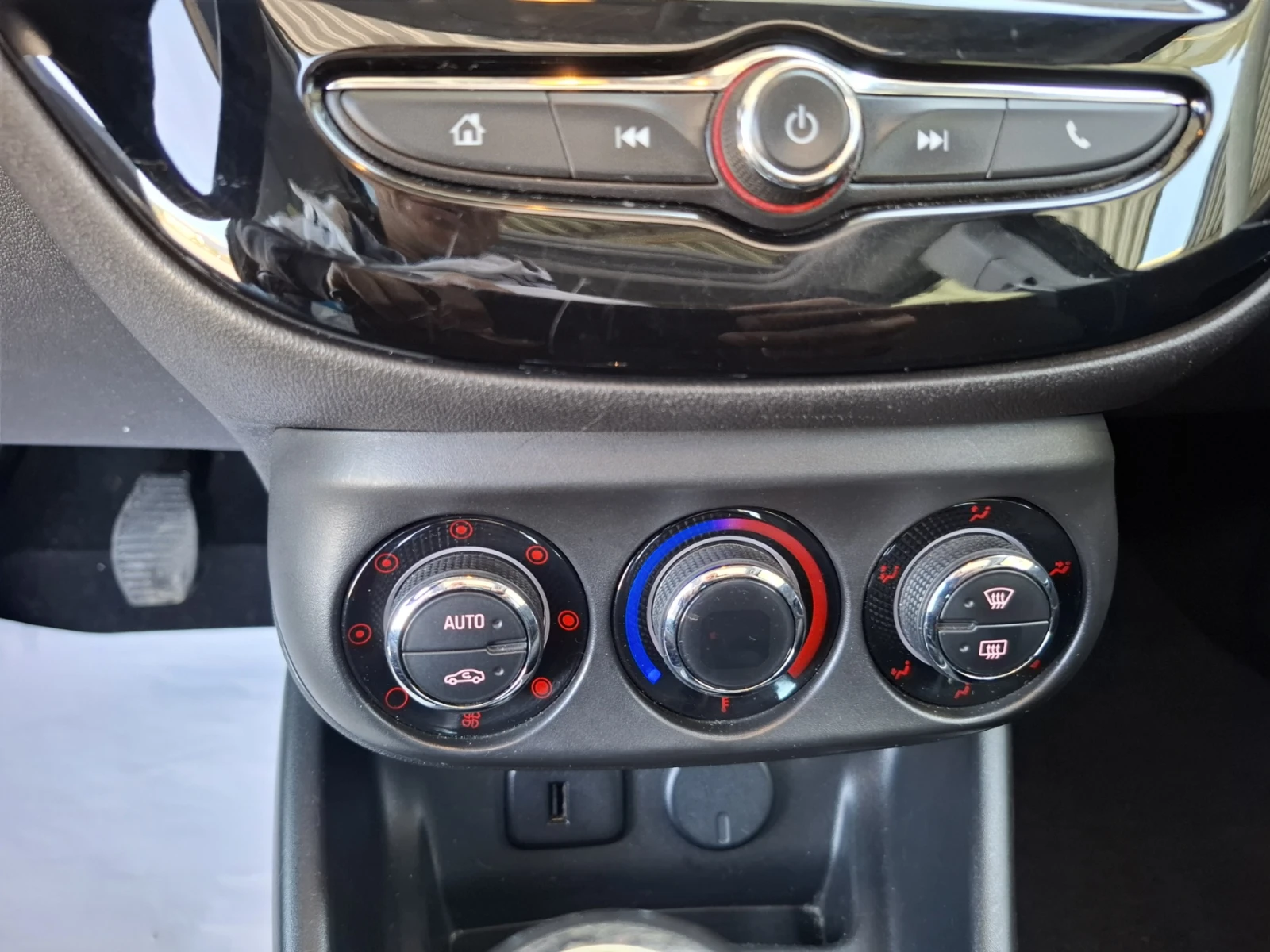 Opel Corsa 1.4 * PANORAMA* LPG* NAVI* EURO6, снимка 13 - Автомобили и джипове - 54334633