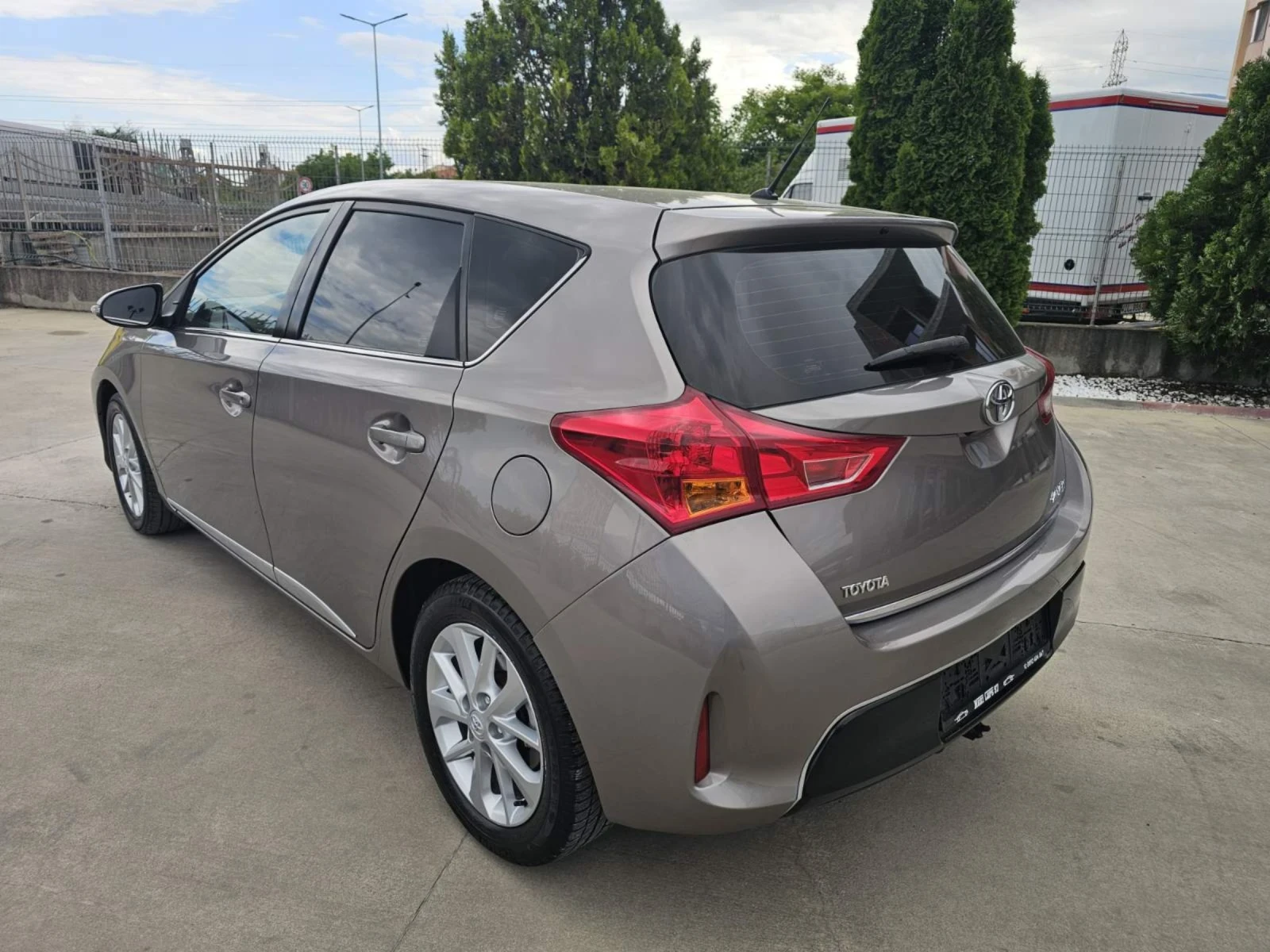 Toyota Auris 2.0 D-4D/ 124 к.с./ УНИКАЛНА, снимка 4 - Автомобили и джипове - 54567006