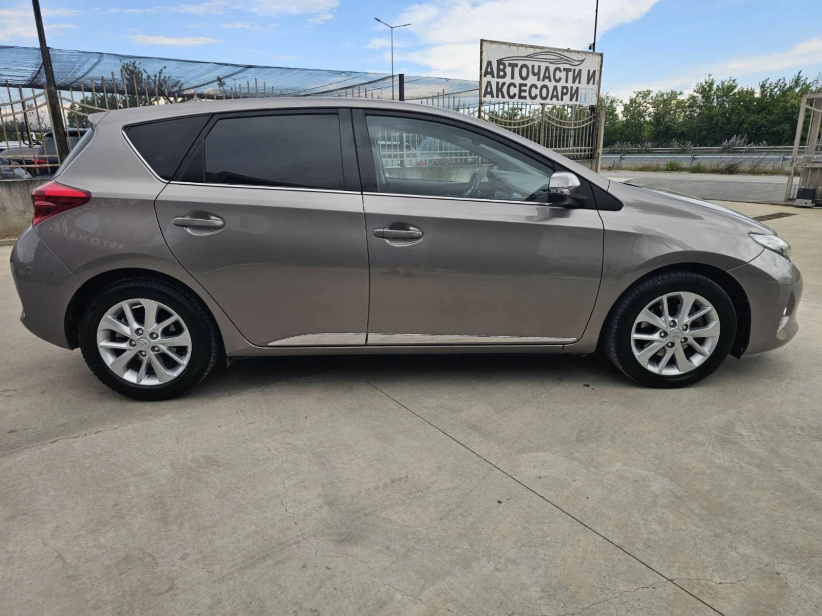 Toyota Auris 2.0 D-4D/ 124 к.с./ УНИКАЛНА, снимка 7 - Автомобили и джипове - 54567006
