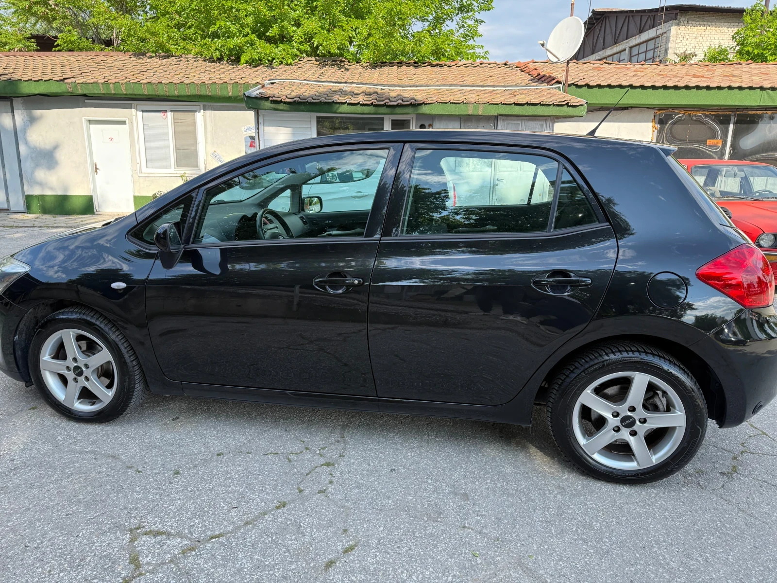 Toyota Auris 1.6 LPG, снимка 6 - Автомобили и джипове - 54625383