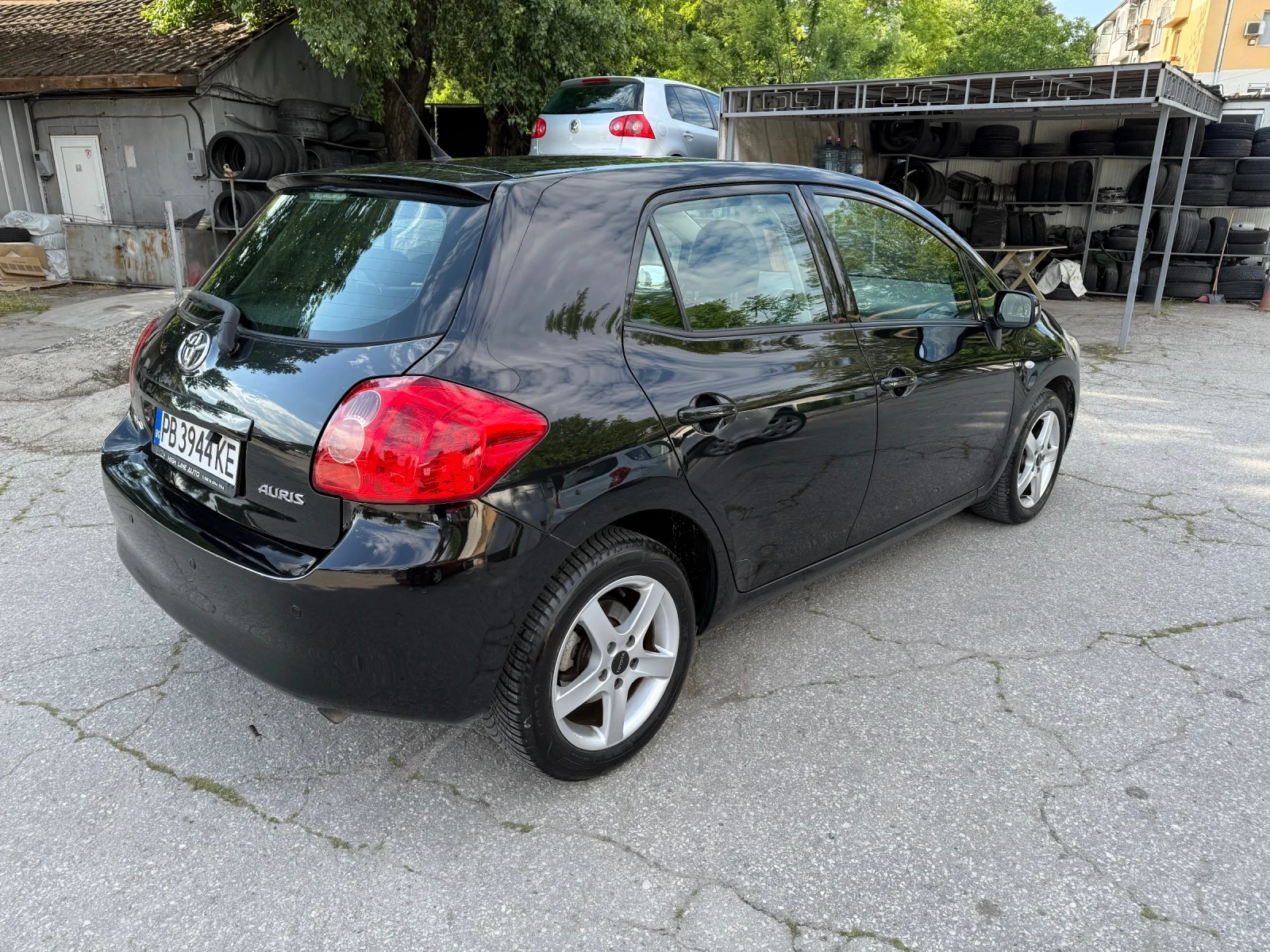 Toyota Auris 1.6 LPG, снимка 4 - Автомобили и джипове - 54625383