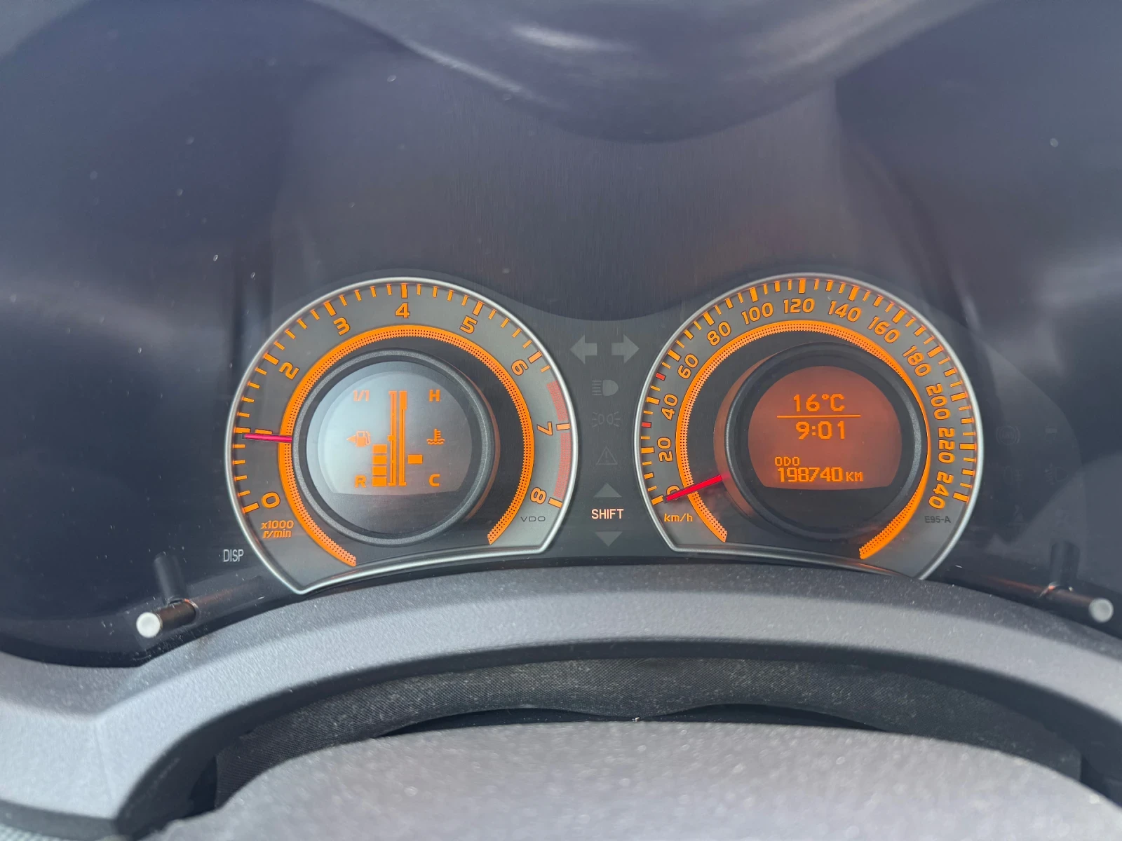 Toyota Auris 1.6 LPG, снимка 11 - Автомобили и джипове - 54625383
