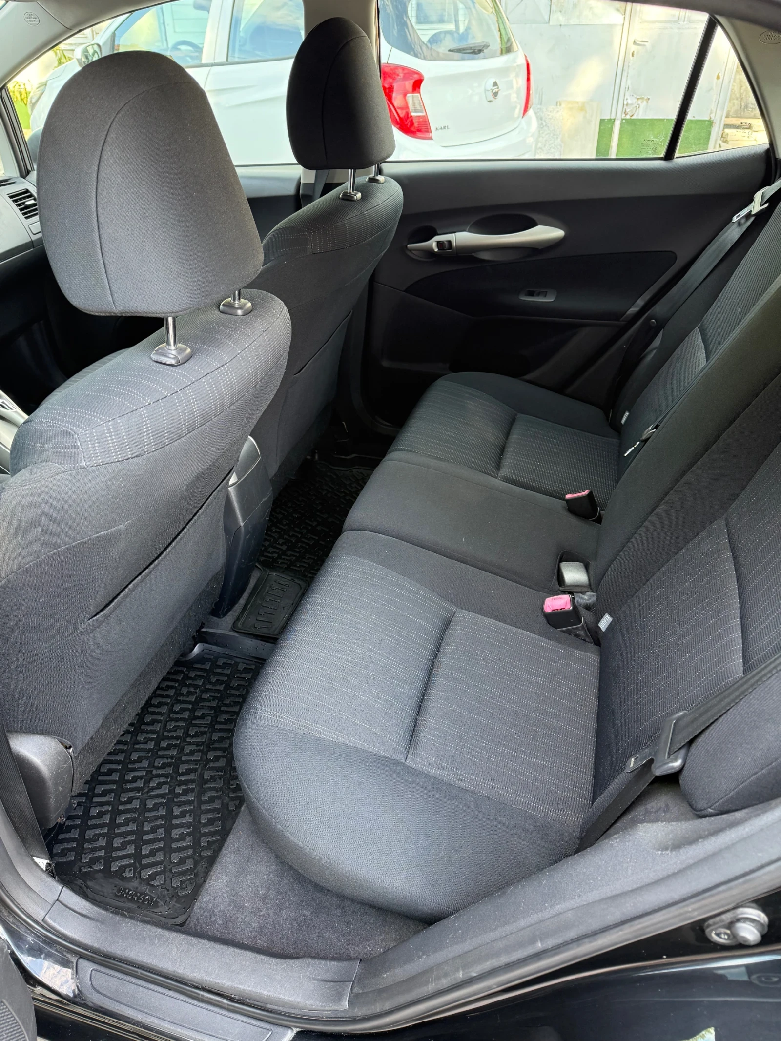 Toyota Auris 1.6 LPG, снимка 9 - Автомобили и джипове - 54625383