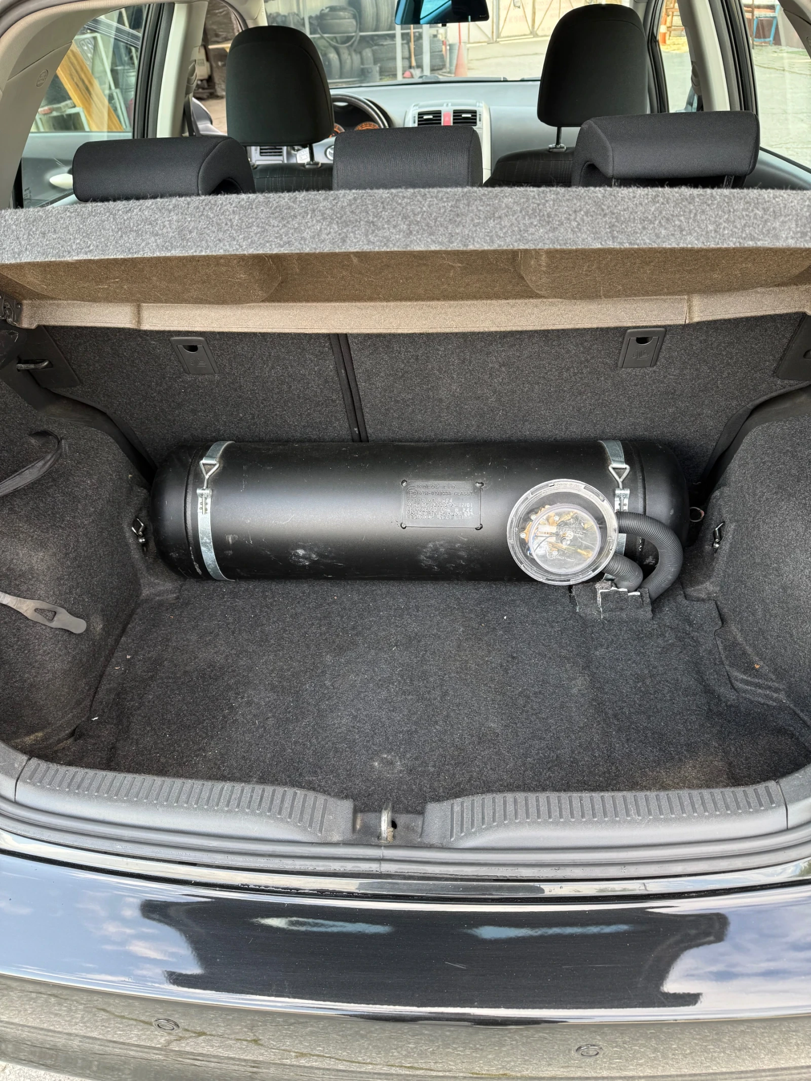 Toyota Auris 1.6 LPG, снимка 12 - Автомобили и джипове - 54625383