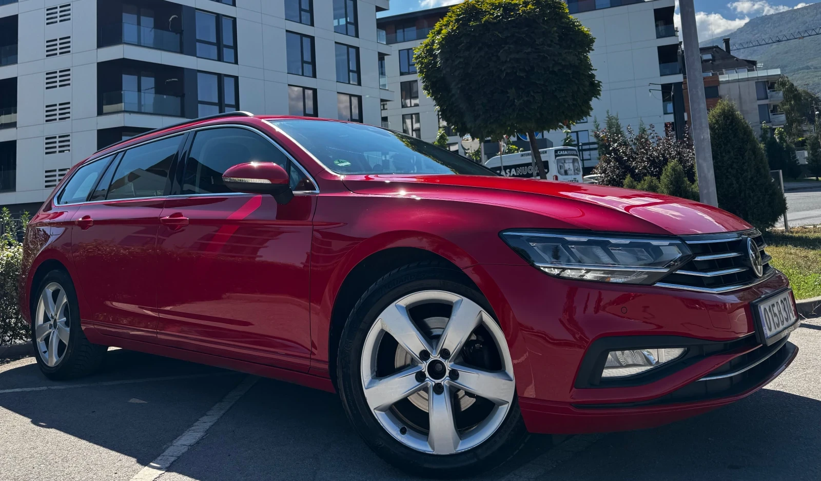 VW Passat 2.0TDI* Full Led* Масаж, снимка 3 - Автомобили и джипове - 56116242