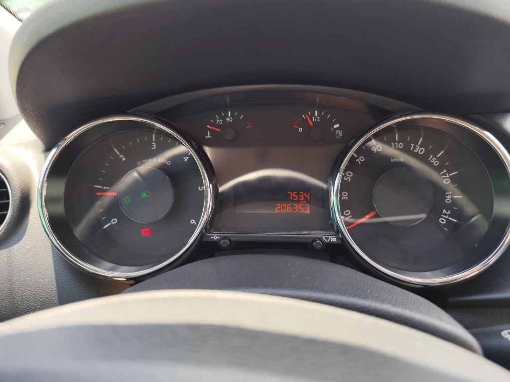 Peugeot 3008 1.6HDI Обслужена, снимка 9 - Автомобили и джипове - 56677774