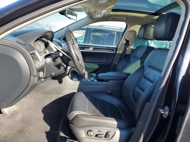 VW Touareg 3.6 V6 Sport, снимка 10 - Автомобили и джипове - 52806465