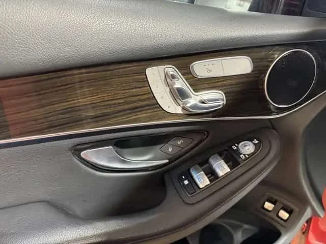 Mercedes-Benz GLC 300 E * ПОГРЕВИ * ПАНО * KEYLESS * CARFAX, снимка 10 - Автомобили и джипове - 54416466