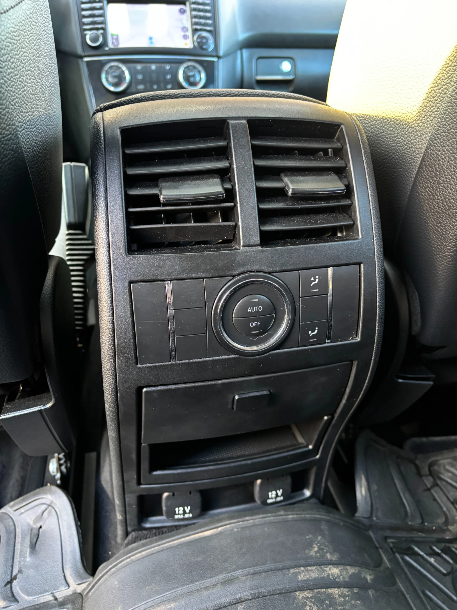 Mercedes-Benz ML 320  ОБСЛУЖЕН - Android Auto CarPlay * Airmatik * TOP , снимка 15 - Автомобили и джипове - 53649432