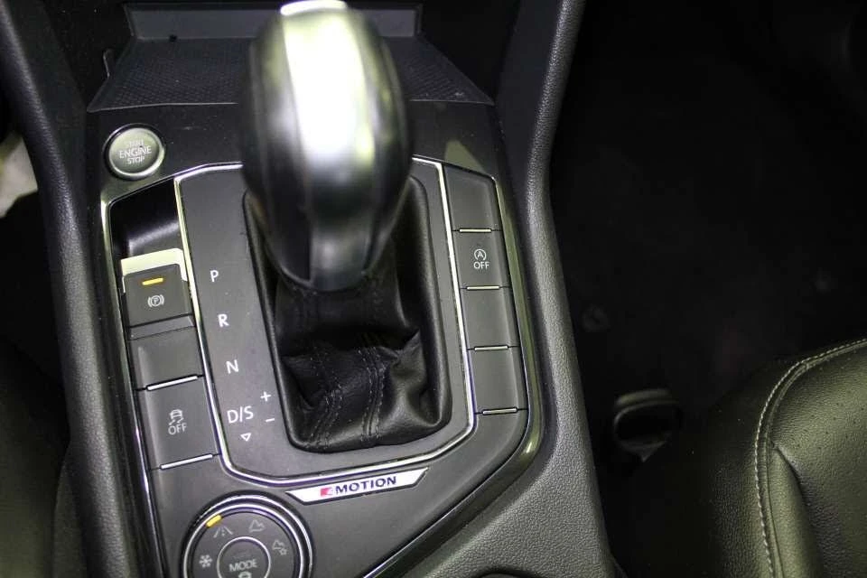 VW Tiguan Comfortline* 4Motion* АвтоКредит* (ЦЕНА ДО БГ), снимка 12 - Автомобили и джипове - 54137888