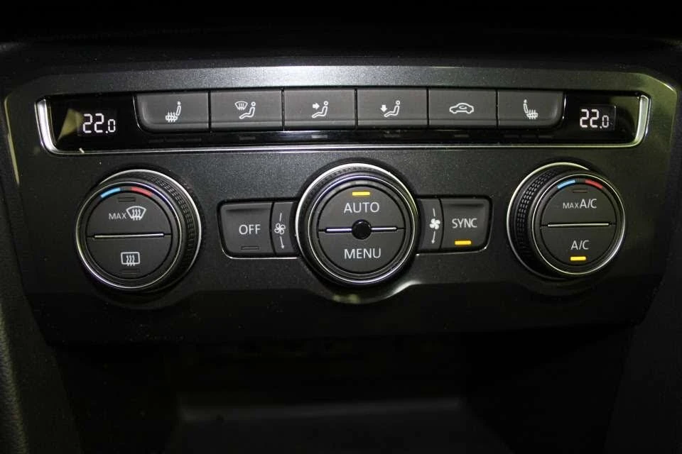 VW Tiguan Comfortline* 4Motion* АвтоКредит* (ЦЕНА ДО БГ), снимка 13 - Автомобили и джипове - 54137888