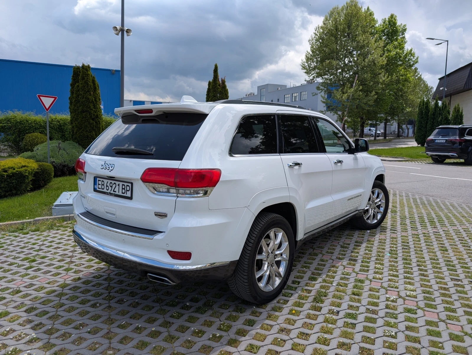 Jeep Grand cherokee 5.7 summit , снимка 3 - Автомобили и джипове - 54574398
