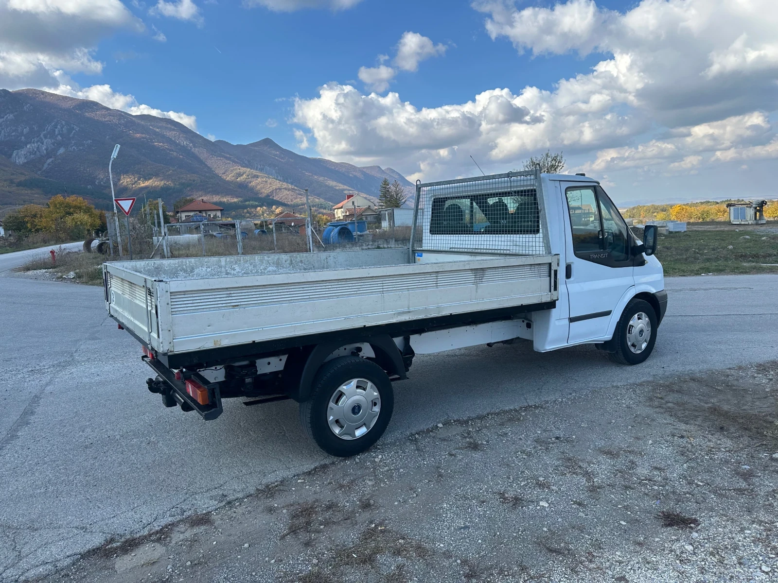 Ford Transit T350 2.4d 140к.с. 6ск, 114х реални км, Швейцария! - изображение 6