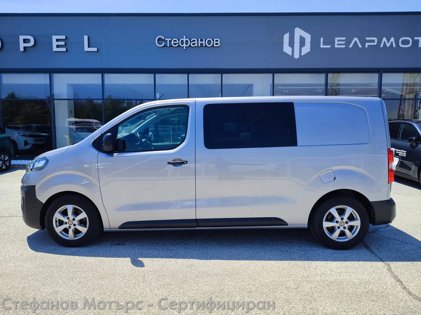 Opel Vivaro Товаропътнически M Edition 2.0 Diesel (149hp) MT6, снимка 4 - Бусове и автобуси - 54710264