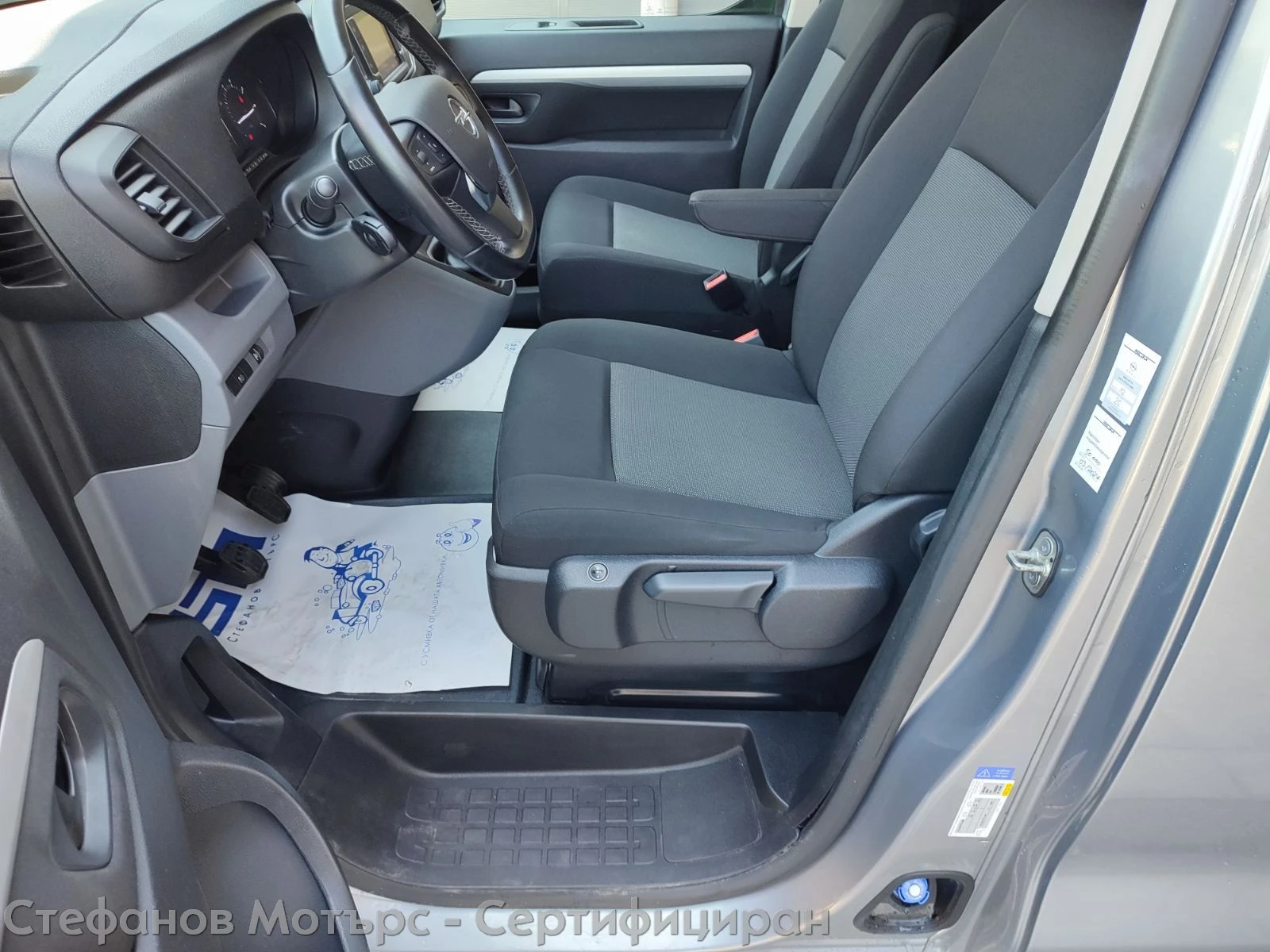 Opel Vivaro Товаропътнически M Edition 2.0 Diesel (149hp) MT6, снимка 12 - Бусове и автобуси - 54710264