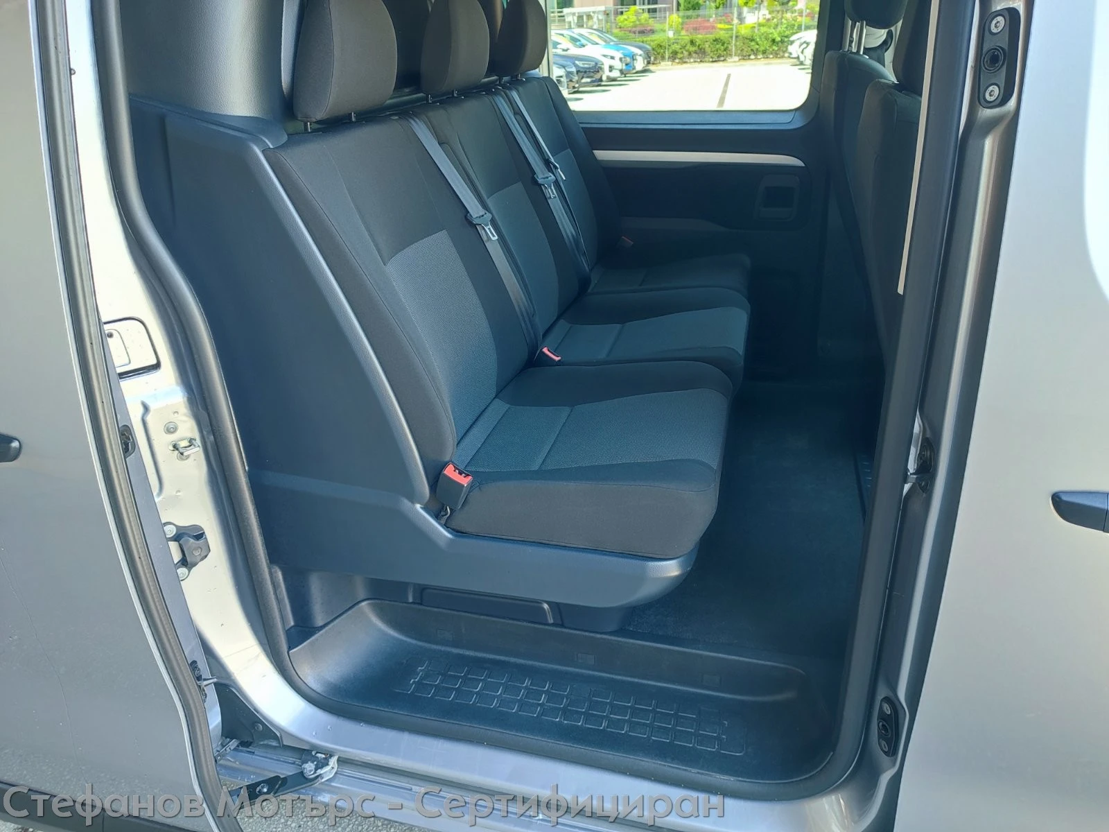 Opel Vivaro Товаропътнически M Edition 2.0 Diesel (149hp) MT6, снимка 13 - Бусове и автобуси - 54710264