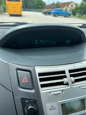 Toyota Yaris 1.4 D4D 90 кс автомат + зимни гуми, снимка 8