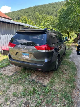 Обява за продажба на Toyota Sienna ~34 950 лв. - изображение 1