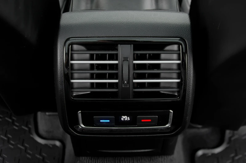 VW Passat B8, 2.0 tdi, снимка 17 - Автомобили и джипове - 52357034