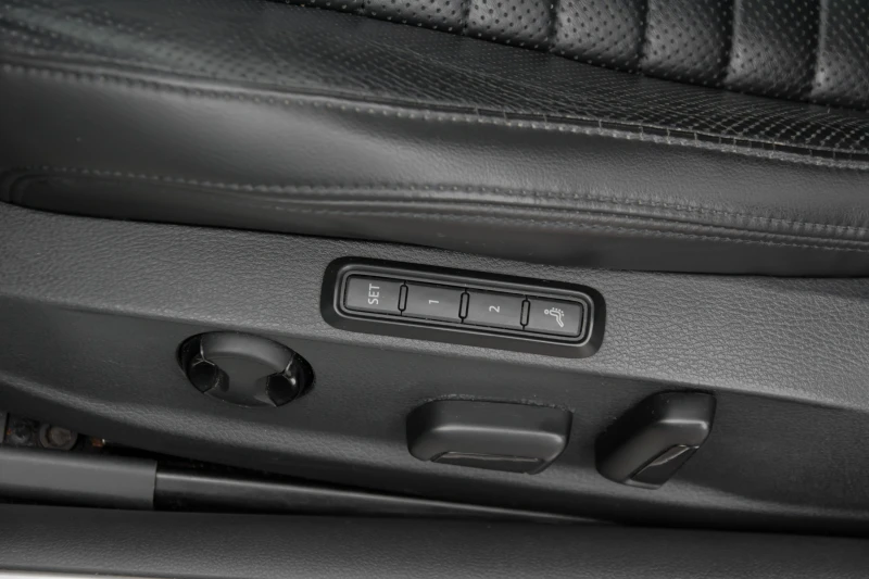 VW Passat B8, 2.0 tdi, снимка 15 - Автомобили и джипове - 52357034