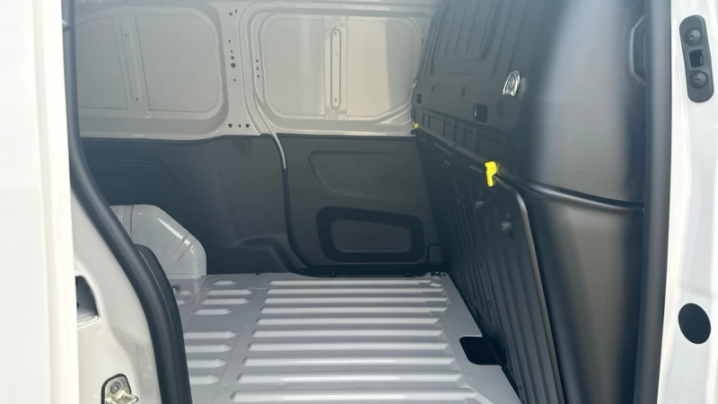 Toyota Proace City VAN L2 Com. Plus 2+ 1, снимка 15 - Автомобили и джипове - 52324392