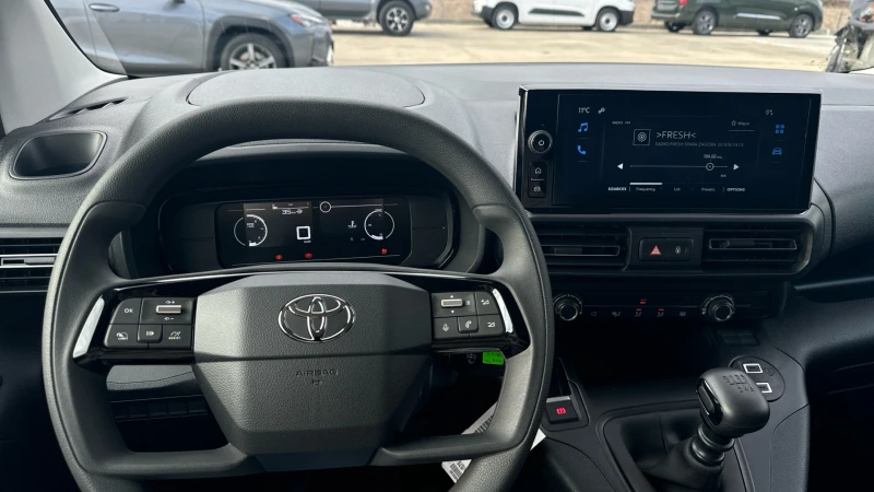 Toyota Proace City VAN L2 Com. Plus 2+ 1, снимка 10 - Автомобили и джипове - 52324392