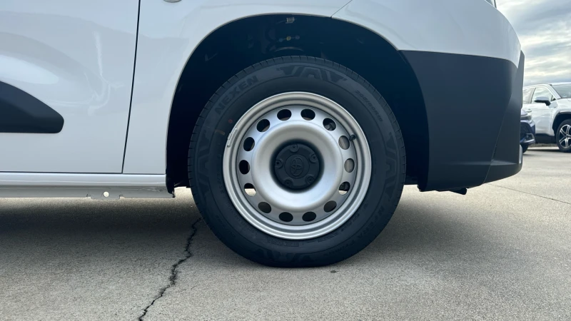 Toyota Proace City VAN L2 Com. Plus 2+ 1, снимка 14 - Автомобили и джипове - 52324392