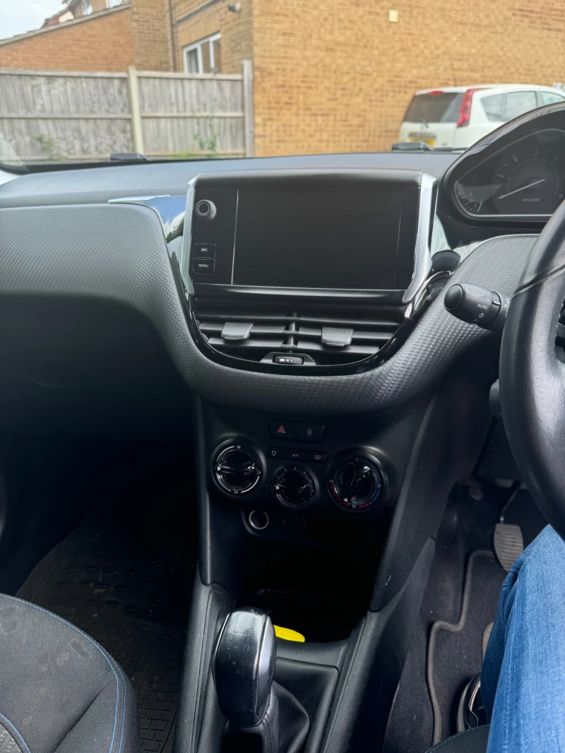 Peugeot 208, снимка 7 - Автомобили и джипове - 52529543