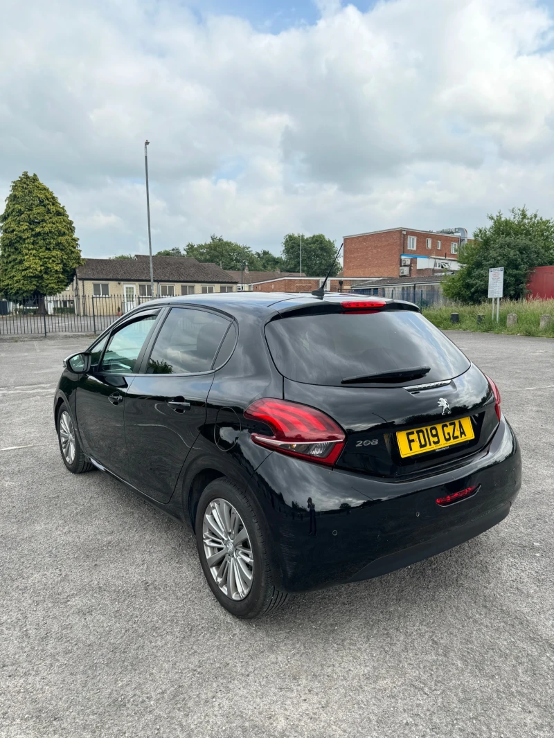 Peugeot 208, снимка 3 - Автомобили и джипове - 52529543