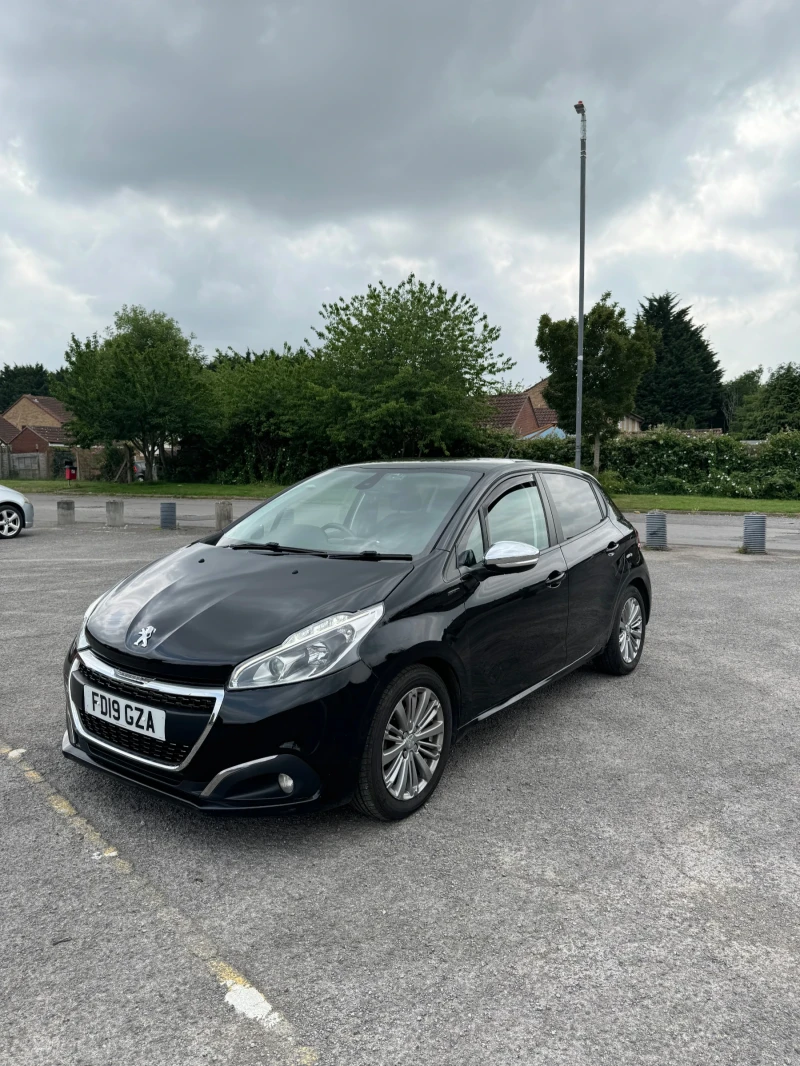 Peugeot 208, снимка 2 - Автомобили и джипове - 52529543