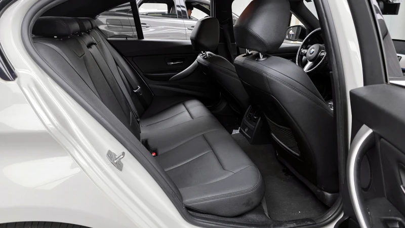 BMW 320 M-Performance EDITION autogeorge.com, снимка 12 - Автомобили и джипове - 52834531